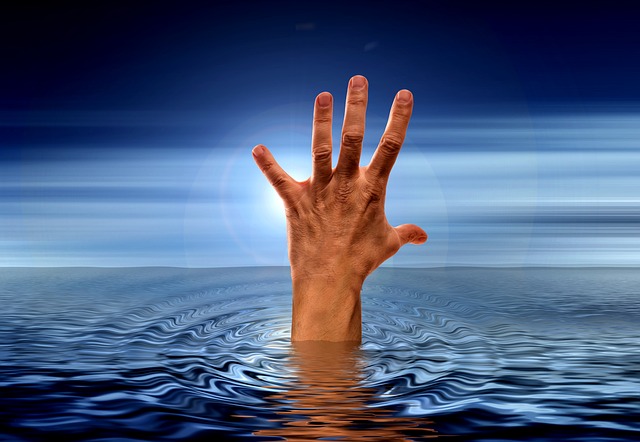 ruka z vody